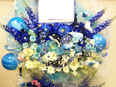 V系スタンド花やバルーンフラワーなら東京中野区のflowershop Aqua